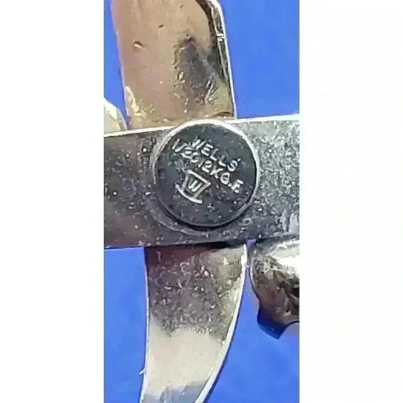 Vintage Brooch 12k Gold Plated Swirl Ribbon Faux Pearls Wells Pin - Picture 8 of 8